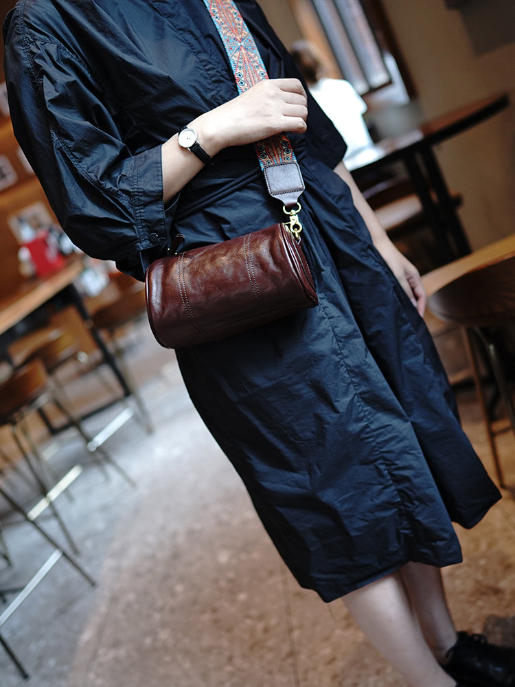 李記 | 原創復古 | 鞣製皮革 洋式枕バッグ 肩挎圓筒包 M1218號